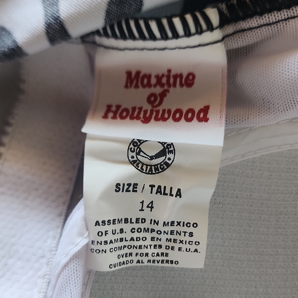 Maxine Of Hollywood, Floral Black and White Swimsuit. - Picture 4 of 7